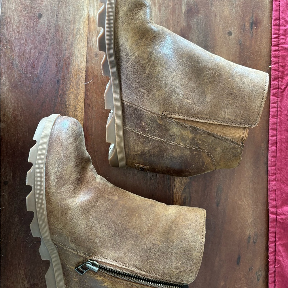 Sorel Joan of Artic ii wedge bootie sz 8 brown